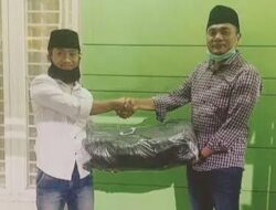 Cegah Corona, Anggota Dewan Bekerja Sama dengan Mahasiswa Bagi-bagi Masker Gratis