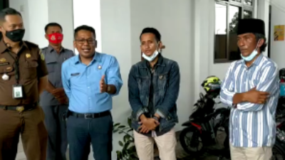 Gambar diambil saat pihak kejaksaan menyampaikan hasil audiensi kepada rombongan dan keluarga korban