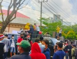 Breaking News: Massa Aksi Aliansi Masyarakat Peduli Pilkades Menuju Kantor DPMD
