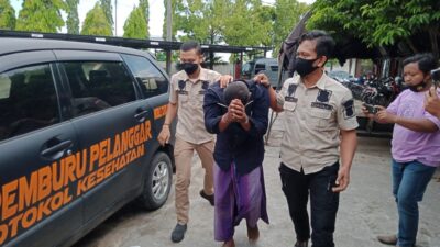 Nahas! Pria Ini Dikeroyok Massa Saat Hendak Menjual Hasil Jambretannya