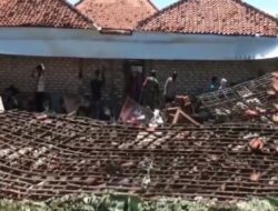 Bencana Massal, Angin Kencang Menerpa Ratusan Rumah Warga di Pamekasan