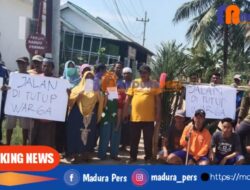 Warga Tutup Paksa Akses Jalan Perumahan Randu Permai II Sumenep