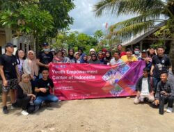 Tumbuhkan Minat Baca, Komunitas Bangun Gerakan “Senja Bersama Buku” di Pesisir Pantai Loteng