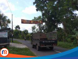 Spanduk Rokok Gudang Garam Resahkan Pengguna Jalan dan Penduduk Batuputih Sumenep 