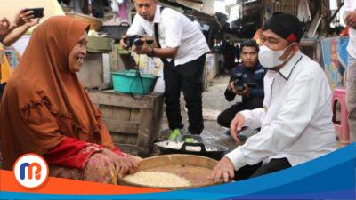 Cek Pasar Tradisional, Bupati Fauzi Pastikan Harga Sembako Aman Jelang Ramadan