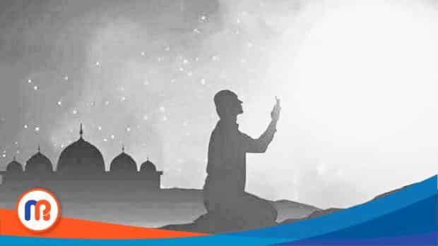 orang Islam sedang berdoa di bulan suci Ramadhan