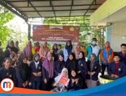 Mahasiswa UTM Lakukan Pengadaan Tempat Sampah Organik dan An-Organik Sebagai Bentuk Pengabdian Masyarakat