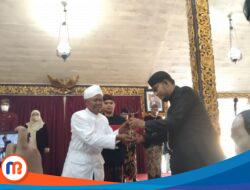 Kirab Penyerahan Pusaka Keraton Sumenep, Bupati Fauzi Ajak Masyarakat Lestarikan Budaya Leluhur 