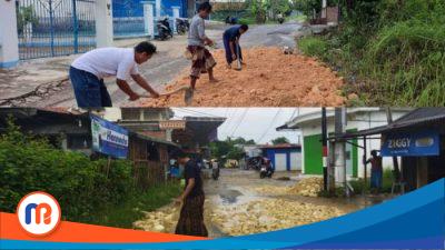 Warga kerja bakti memperbaiki jalan rusak secara swadaya Jl. Galisan Konang, desa Bandung, Kecamatan Konang Kabupaten Bangkalan