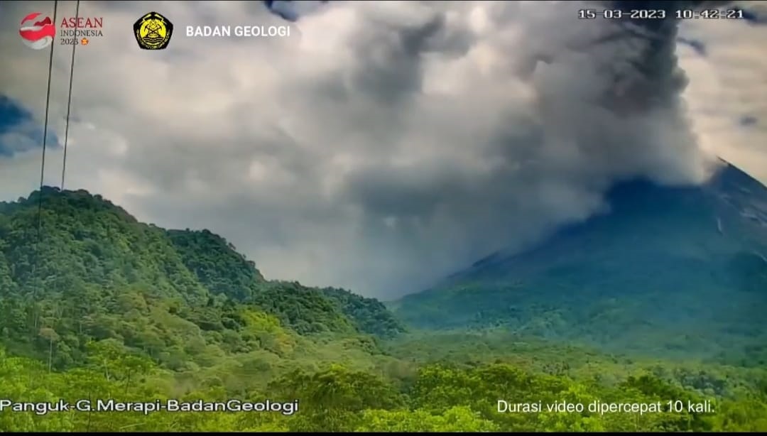 Foto Gunung Merapi pada pukul 10.36 WIB, Rabu (15/3/2023)