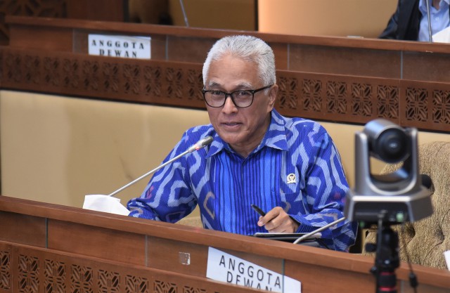 Anggota Komisi II DPR RI Guspardi Gaus saat rapat dengan Mendagri, KPU, Bawaslu, dan DKPP, di Kompleks Parlemen, Senayan, Jakarta Pusat, Senin (27/3/2023). Foto: Ger/Man (Sumber: Parlementaria, 2023).