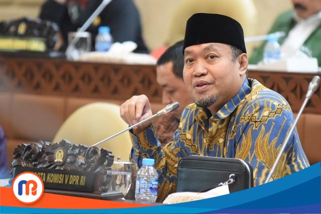 Anggota Komisi V DPR RI Hamid Noor Yasin saat mengikuti RDP Komisi V DPR RI di ruang rapat Komisi V, Gedung Nusantara, Senayan, Jakarta, Selasa (7/3/2023).