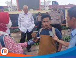 Tak Kunjung Ditemui Bupati Sumenep, Aksi Mogok Makan Berujung Pingsan 