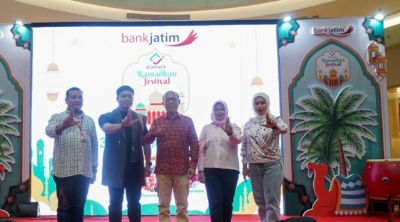 Direktur Mikro, Ritel, dan Menengah Bank Jatim Arief Wicaksono saat membuka festival JConnect Festivak Ramadan (Sumber: Kominfo Jatim, 2023).