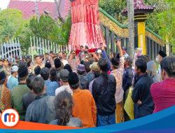 Terindikasi Langgar Perbup 51/2022, Ratusan Massa Aksi Kepung Kantor Pemkab Bangkalan