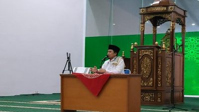 Kajian yang disampaikan oleh Robbah Khumaidi, M.E.I d Masjid Raya Islamic Center Surabaya, Jumat (14/4/2023), Foto: Tryatmoko, JNR (Sumber: Kominfo Jatim, 2023).