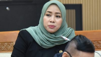 Anggota Komisi VII DPR RI Ratna Juwita dalam Rapat Dengar Pendapat (RDP) dengan Dirut Pertamina Nicke Widyawati dan jajaran di Gedung Nusantara I, Senayan, Jakarta, Selasa (4/4/2023). Foto : Oji/Man (Sumber Foto: Parlementaria, 2023).