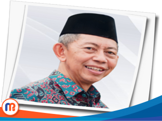 Dr. K.H. Mustari Bosrah MA., Wakil Ketua Majelis Ulama Indonesia Sulawesi Selatan (MUI Sulsel) dan Direktur Politeknik Kesehatan Muhammadiyah Makassar periode 2022-2026 (Editan Madurapers dari sumber foto Politekkesmu Makassar, 2023).
