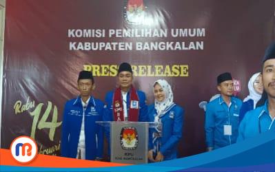 Ketua DPD PAN Kabupaten Bangkalan Moch. Aziz, S.H., M.H., melakukan Pres Release usai pendaftaran Bakal Calon Anggota DPRD Kabupaten Bangkalan dalam Pemilu Tahun 2024 di Kantor KPU Bangkalan, Jumat (12/5/2023) ini (Dok. Madurapers, 2023).