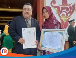 Kadinsos dan P3A Sumenep Apresiasi Hadariah, Peraih Penghargaan OASE