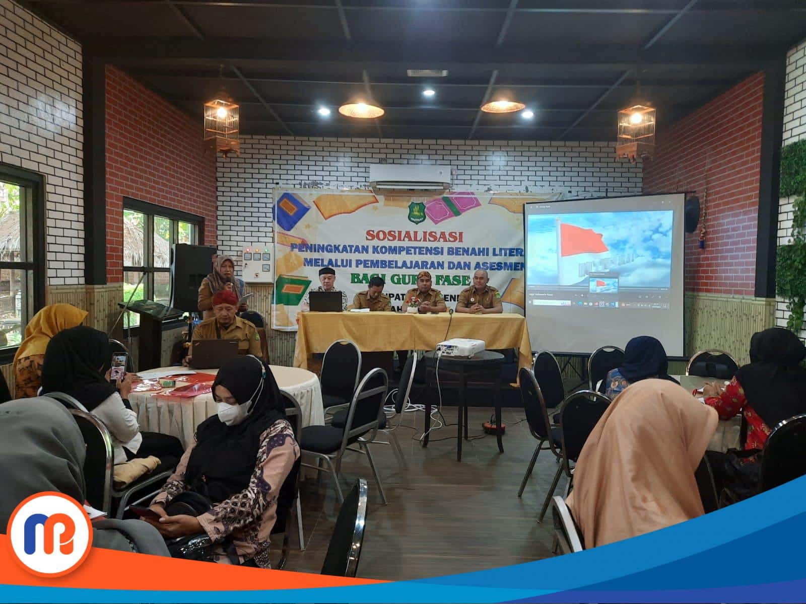 Disdik Kabupaten Sumenep menggelar sosialisasi peningkatan kompetensi benahi literasi melalui pembelajaran (Sumber Foto: Istimewa, 2023). 