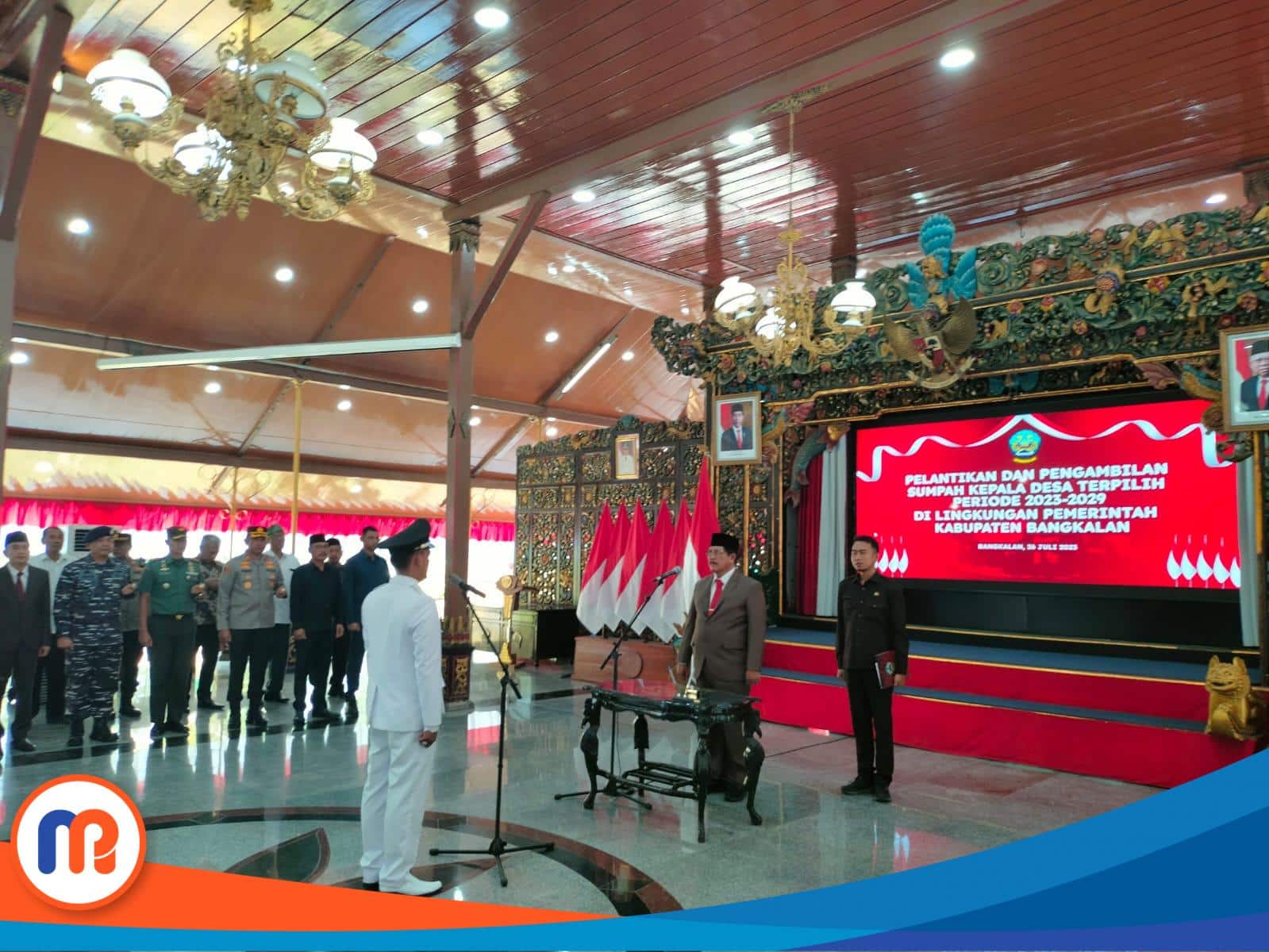 Prosesi pelantikan kepala desa Banyoneng Laok 