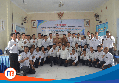 Kadisdik dan Kabid Pembinaan SD Disdik Kabupaten Sampang bersama guru PPPK peserta Pembinaan Guru PPPK (Dok. Madurapers, 2023).