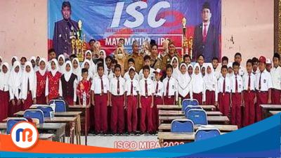 Foto Bersama Final Intelligent Student Competition (ISCo) MIPA di Gedung Ki Hajar Dewantara Sumenep (Sumber Foto: Istimewa, 2023). 