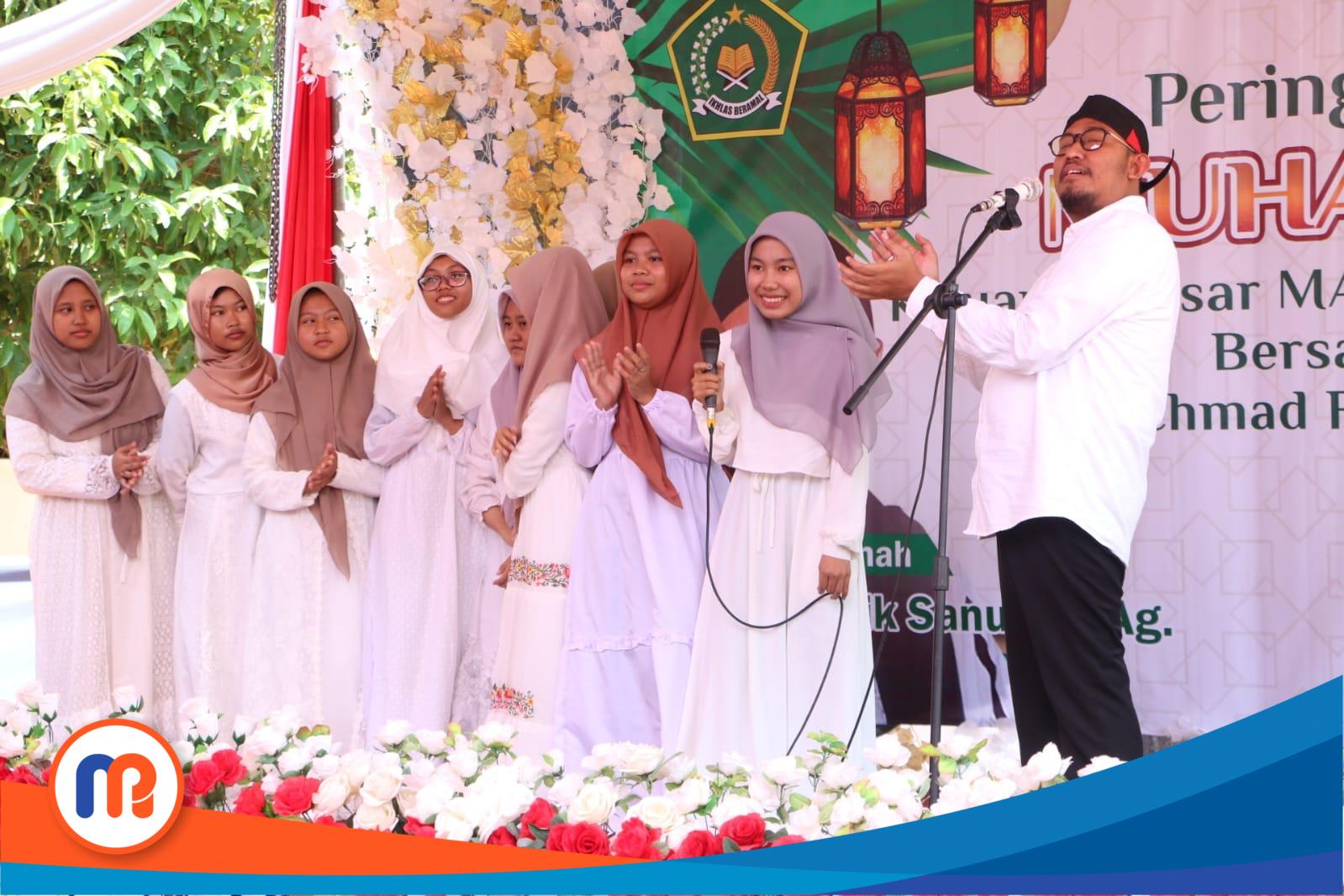Bupati Sumenep, Achmad Fauzi Wongsojudo saat menghadiri Pengajian Umum dalam rangka Maulid Nabi Muhammad s.a.w., di Madrasah Aliyah Negeri (MAN) Sumenep pada Kamis (12/10/2023) (Sumber Foto: Istimewa, 2023). 