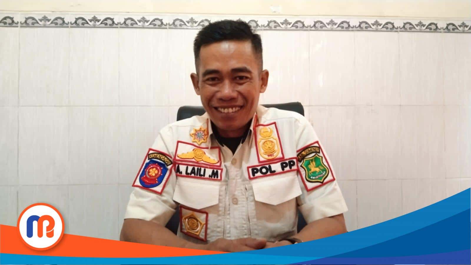 Kepala Satuan Polisi Pamong Praja (Kasatpol PP) Kabupaten Sumenep, Ach. Laili Maulidy saat diwawancarai oleh jurnalis media ini beberapa waktu lalu. (Sumber Foto: Fauzi, 2023).