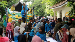 Pemerintah Kota (Pemkot) Surabaya gelar Gerakan Pangan Murah (GPM) di halaman Rusun Penjaringansari Kota Surabaya, Kamis (1/2/2024)