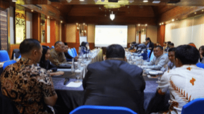 Pimpinan Bawaslu saat memberi arahan Orientasi Kelembagaan Anggota Panwaslih Aceh, Selasa (20/2/2024).