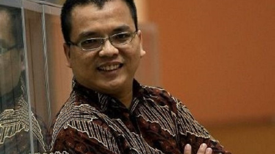 Denny Indrayana adalah pakar hukum tata negara yang juga sebagai aktivis anti korupsi dan advokat berizin praktik di Indonesia dan Australia