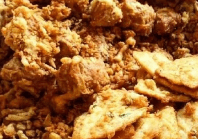 Panganan gorengan menjadi salah satu pilihan favorit bagi banyak orang untuk menyambut berbuka puasa. Selain rasanya yang enak, panganan gorengan juga mudah ditemukan, terjangkau harganya, dan mudah disajikan