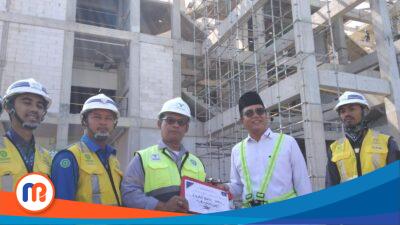 Ketua Dewan Perwakilan Rakyat Daerah (DPRD) Kabupaten Sumenep, Hamid Ali Munir saat melakukan Inspeksi Mendadak (Sidak) pekerjaan pembangunan gedung baru DPRD yang bertempat di Jalan Trunojoyo pada Rabu (27/03/2024) kemarin