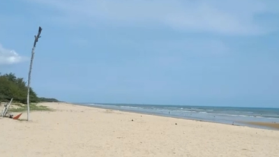 Keindahan Pantai Lombang di Sumenep