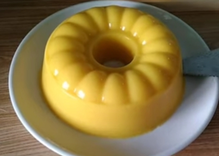 Puding jagung adalah hidangan yang lezat dan menyegarkan yang bisa dinikmati oleh semua orang. Dengan bahan-bahan sederhana dan langkah-langkah yang mudah diikuti, Anda bisa membuat puding jagung sendiri di rumah dan menikmati kelezatannya kapan saja