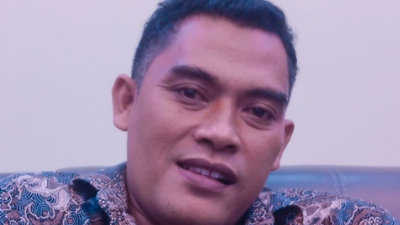 Usro’ Uddin, S.IP., adalah pegiat sosial media dan juga mantan aktivis sosial-politik di Kabupaten Bangkalan, Madura