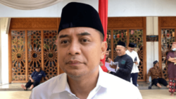 Wali Kota Surabaya, Eri Cahyadi, mengajak semua warga Surabaya untuk ikut serta dalam acara Ramadan Vaganza yang digelar di halaman Balai Kota