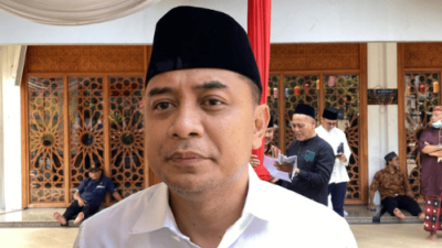 Wali Kota Surabaya, Eri Cahyadi, mengajak semua warga Surabaya untuk ikut serta dalam acara Ramadan Vaganza yang digelar di halaman Balai Kota