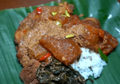 Nasi gudeg Jogja adalah salah satu makanan tradisional Indonesia yang berasal dari kota Daerah Istimewa Yogyakarta