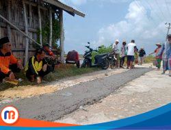 Minim Perhatian Pemerintah, Pagar Nusa dan Warga Gapura Gotong Royong Perbaiki Jalan Rusak