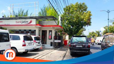 Potret Parkir Liar di Depan Kantor Bank Jatim Cabang Sumenep 