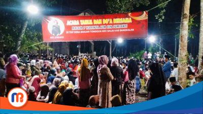 Berdasarkan pantauan wartawan Madurapers, ratusan masyarakat antusias menggelar tahlil akbar dalam rangka mengenang hari ke-7 wafatnya Een Jumiati, korban pembunuhan dan pembakaran mahasiswi UTM. Acara berlangsung khikmat di TKP Desa Banjar