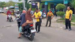 Kepala Puskesmas Geger bersama Muspika (Musyawarah Pimpinan Kecamatan) Geger, Kabupaten Bangkalan saat menggelar baksos (bakti sosial) yang berlangsung di depan Puskesmas dan Masjid Nuruh Huda Kombangan