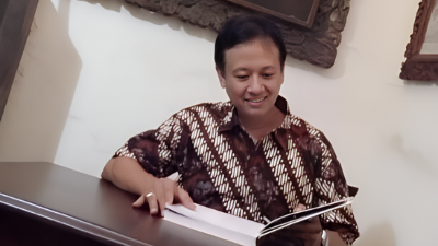 Henry Subiakto, Guru Besar Ilmu Komunikasi Universitas Airlangga (UNAIR)