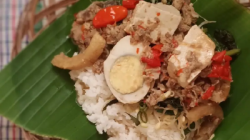 Lezatnya kuliner tradisional Sega Tumpang menggugah rasa, khas Tawangmangu, Kabupaten Karanganyar, Jawa Tengah, yang perlu anda cicipi