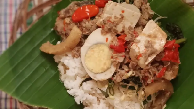 Lezatnya kuliner tradisional Sega Tumpang menggugah rasa, khas Tawangmangu, Kabupaten Karanganyar, Jawa Tengah, yang perlu anda cicipi