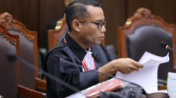 Pada sidang Pemeriksaan Pendahuluan Perkara Nomor 50/PHPU.WAKO-XXIII/2025 terkait Perselisihan Hasil Pemilihan Umum Wali Kota Sawahlunto, Afriendi Sikumbang hadir sebagai perwakilan kuasa hukum Pemohon