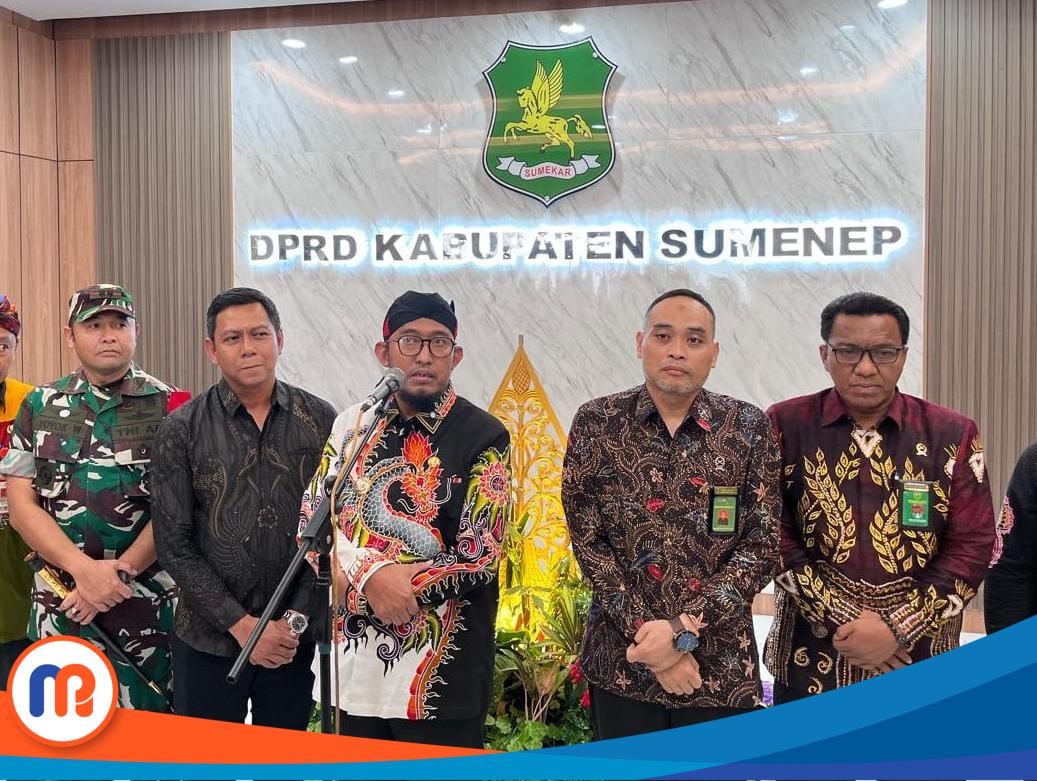 Bupati Kabupaten Sumenep, Madura, Jawa Timur, Achmad Fauzi Wongsojudo dalam acara peresmian gedung baru DPRD Sumenep